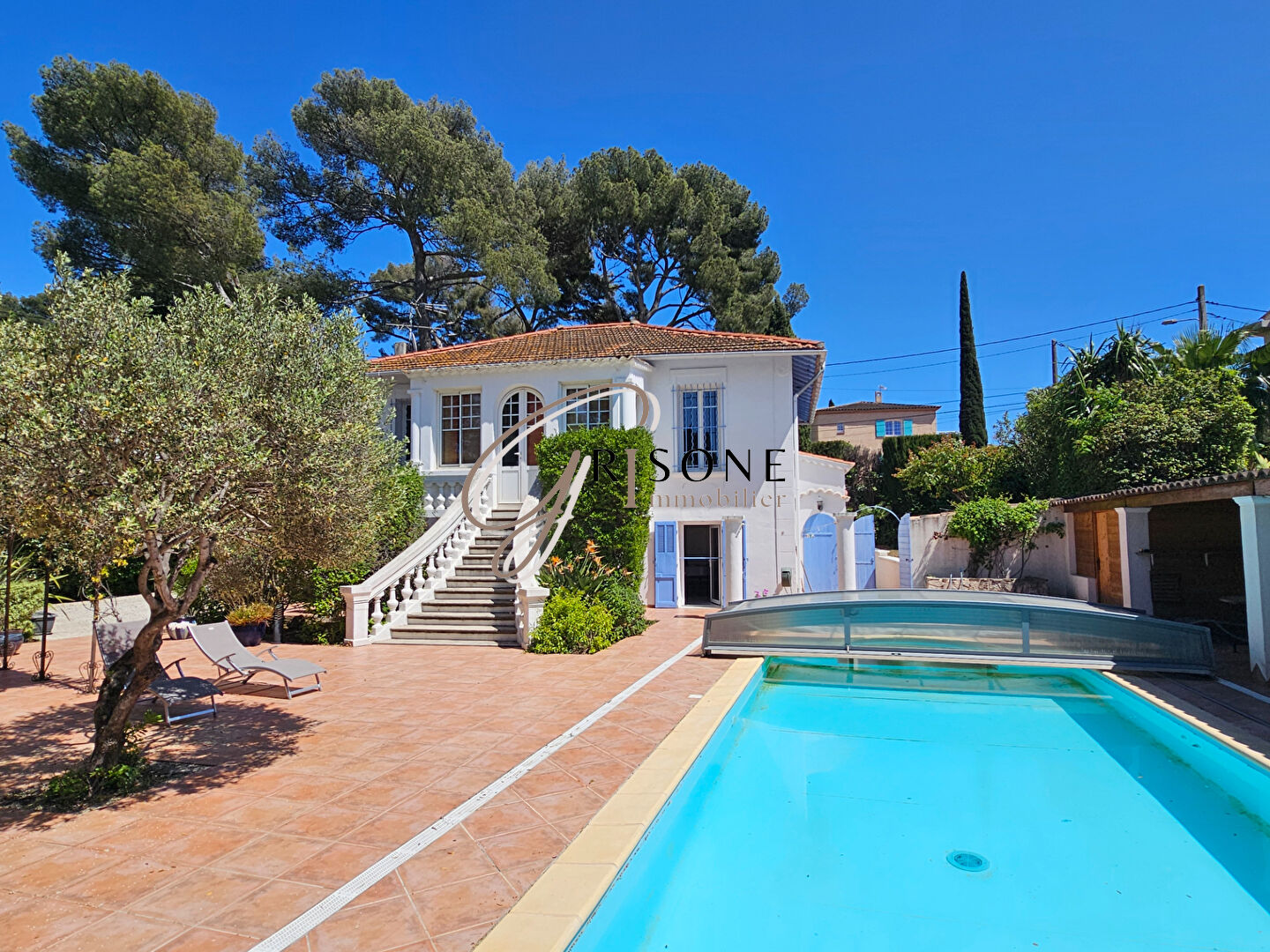 Villa de caract\u00e8re de 160 m\u00b2 avec piscine \u00e0 Sanary Sur Mer